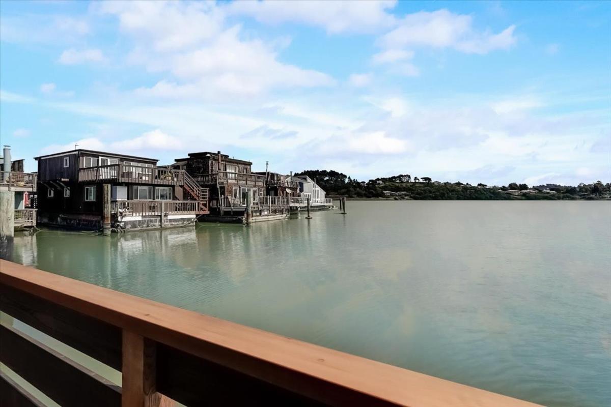 Floating Condos Of Commodore 11 米尔谷 外观 照片